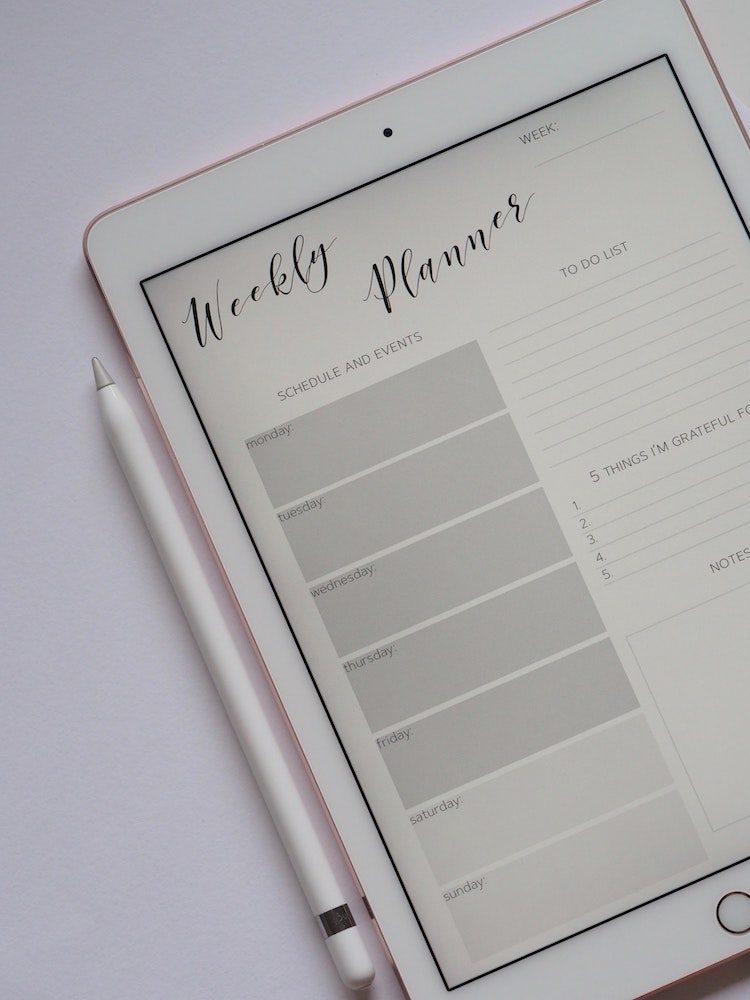 Weekly planner - Weekly planner - Photo by Jess Bailey on Unsplash